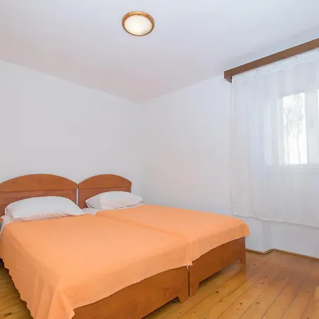 Ante Apartment *